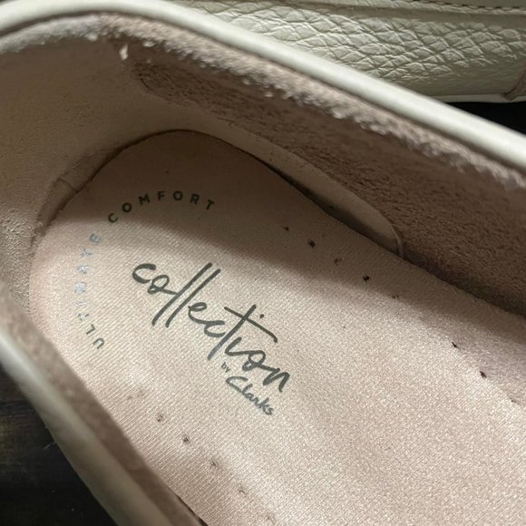 Beutiful Cream-Colored Loafers by Clark's - size 9 - Picture 3 of 3